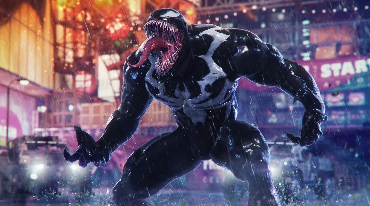 Venom yağmur altında, dişlerini ve iğrenç dilini çıkarmış bir şekilde sokakta dururken gösteriliyor.